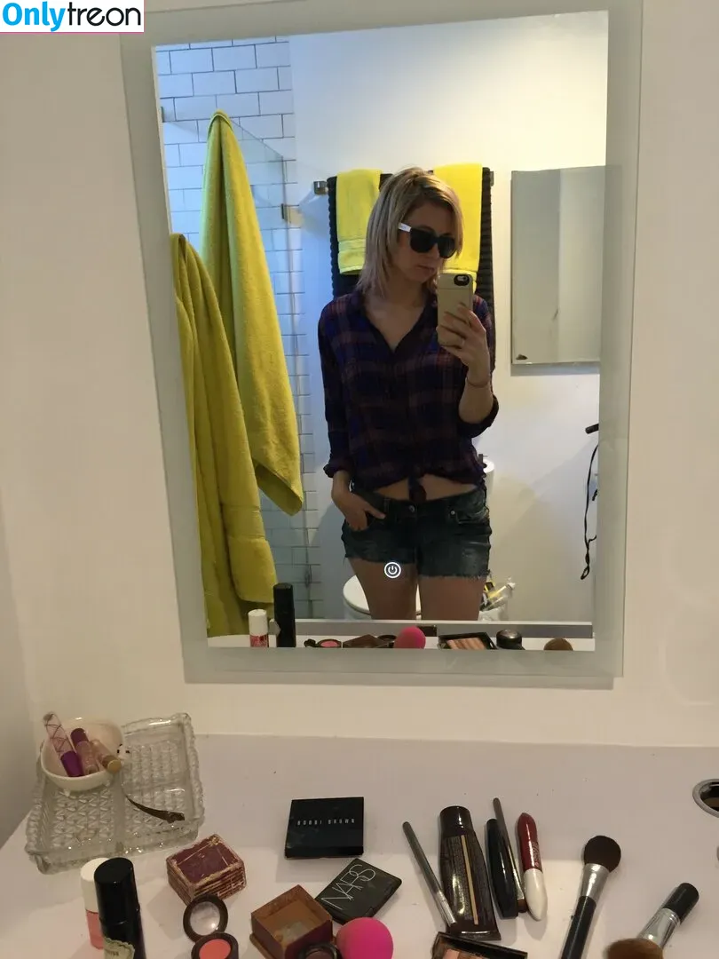 Iliza Shlesinger nude photo #0030 (ilizas)