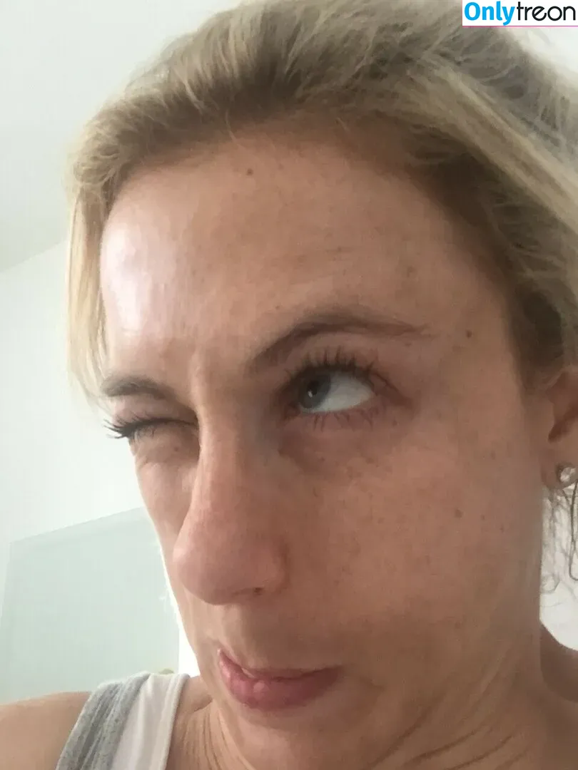 Iliza Shlesinger nude photo #0039 (ilizas)