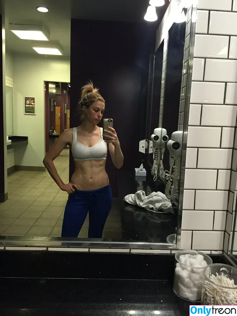 Iliza Shlesinger nude photo #0043 (ilizas)