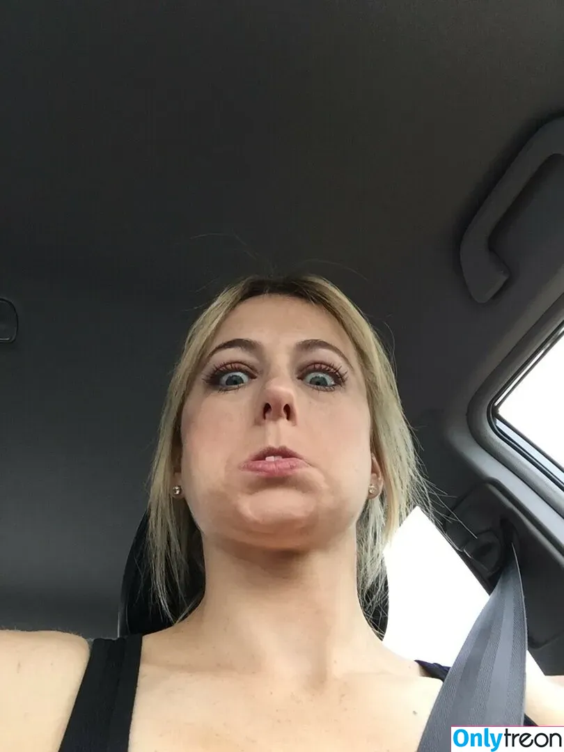 Iliza Shlesinger nude photo #0047 (ilizas)