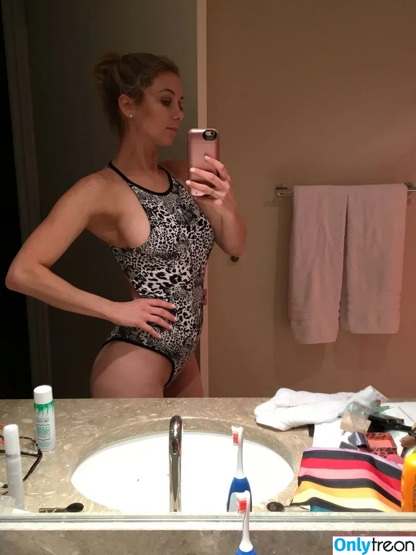 Iliza Shlesinger nude photo #0050 (ilizas)