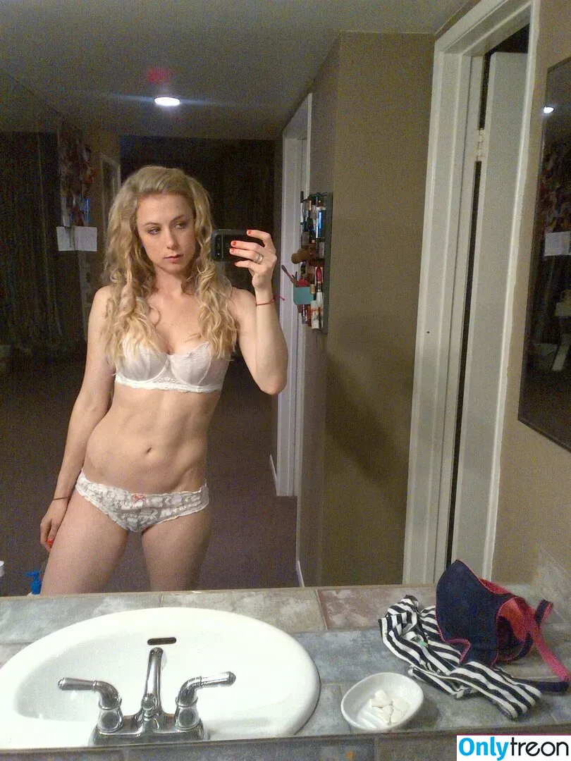Iliza Shlesinger nude photo #0077 (ilizas)