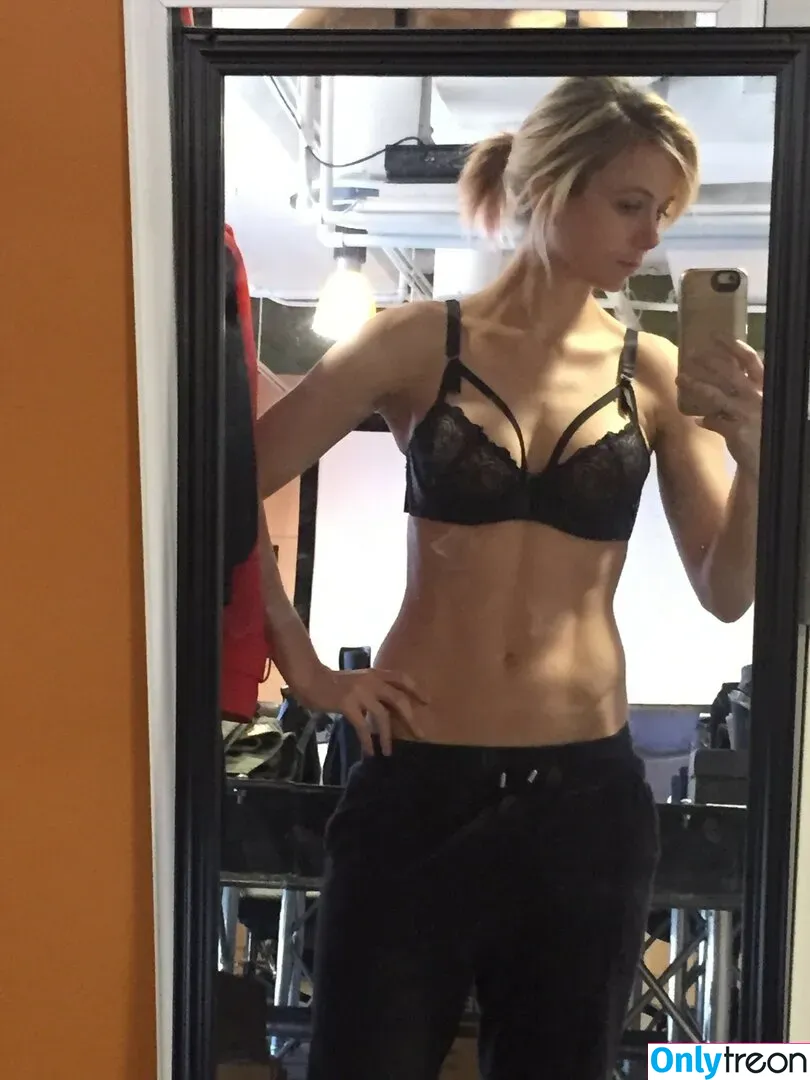 Iliza Shlesinger nude photo #0099 (ilizas)