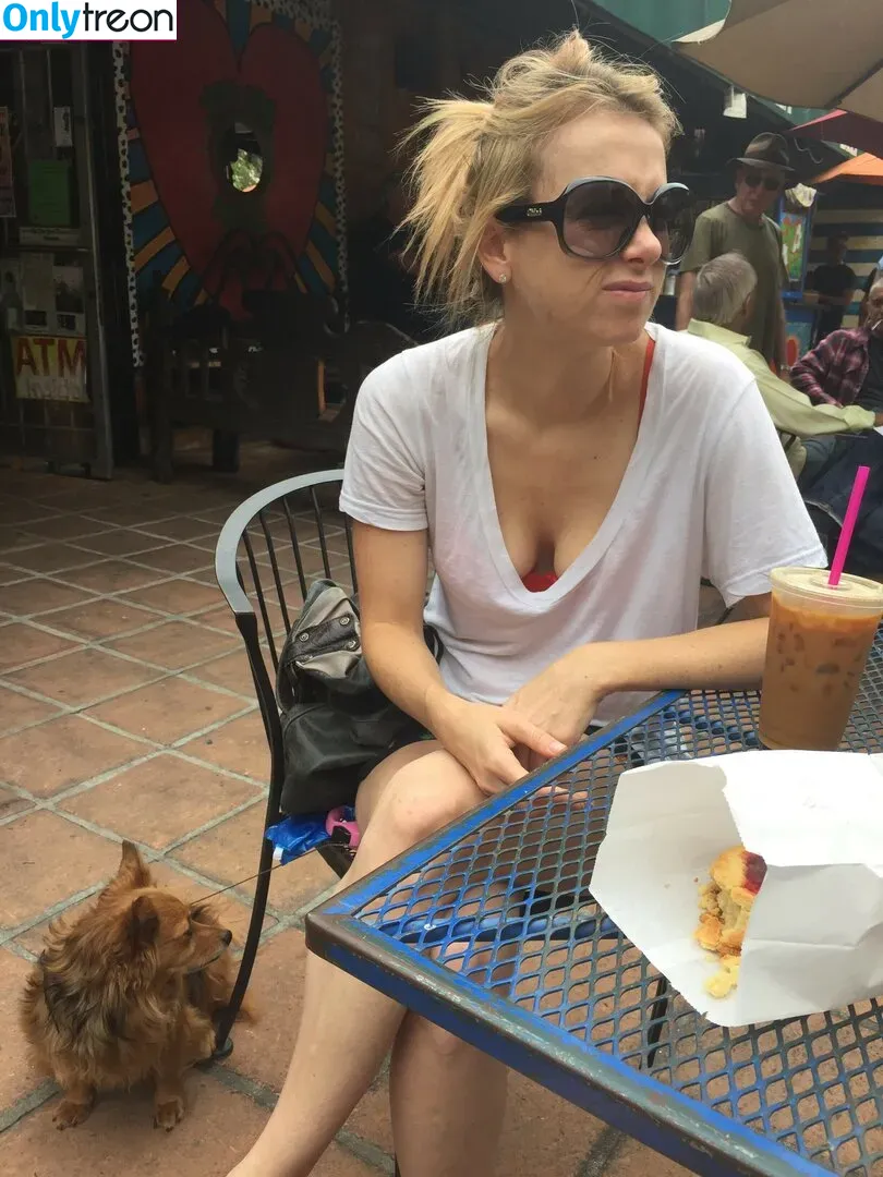 Iliza Shlesinger nude photo #0111 (ilizas)