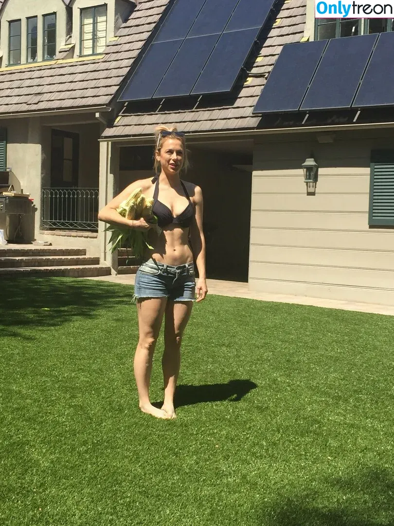 Iliza Shlesinger nude photo #0113 (ilizas)