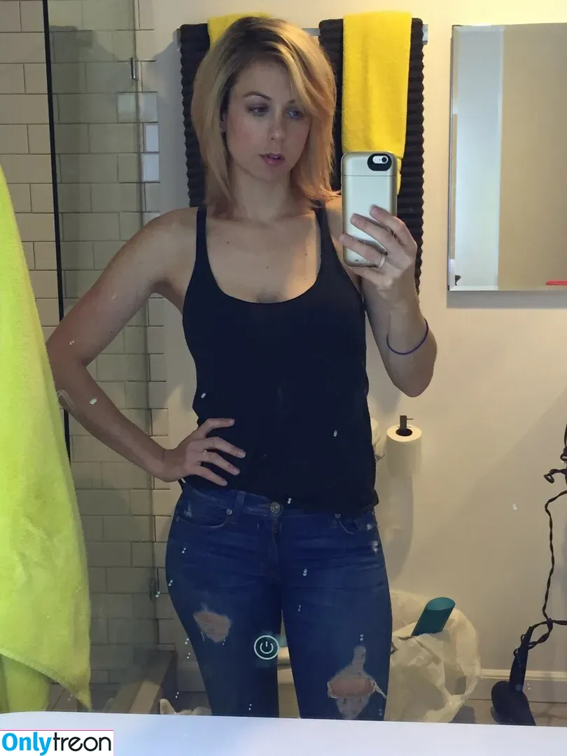 Iliza Shlesinger nude photo #0131 (ilizas)