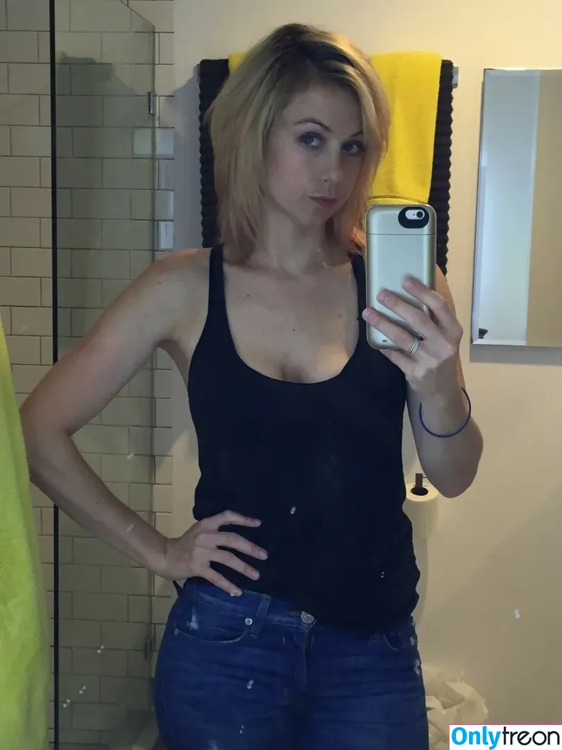 Iliza Shlesinger nude photo #0133 (ilizas)