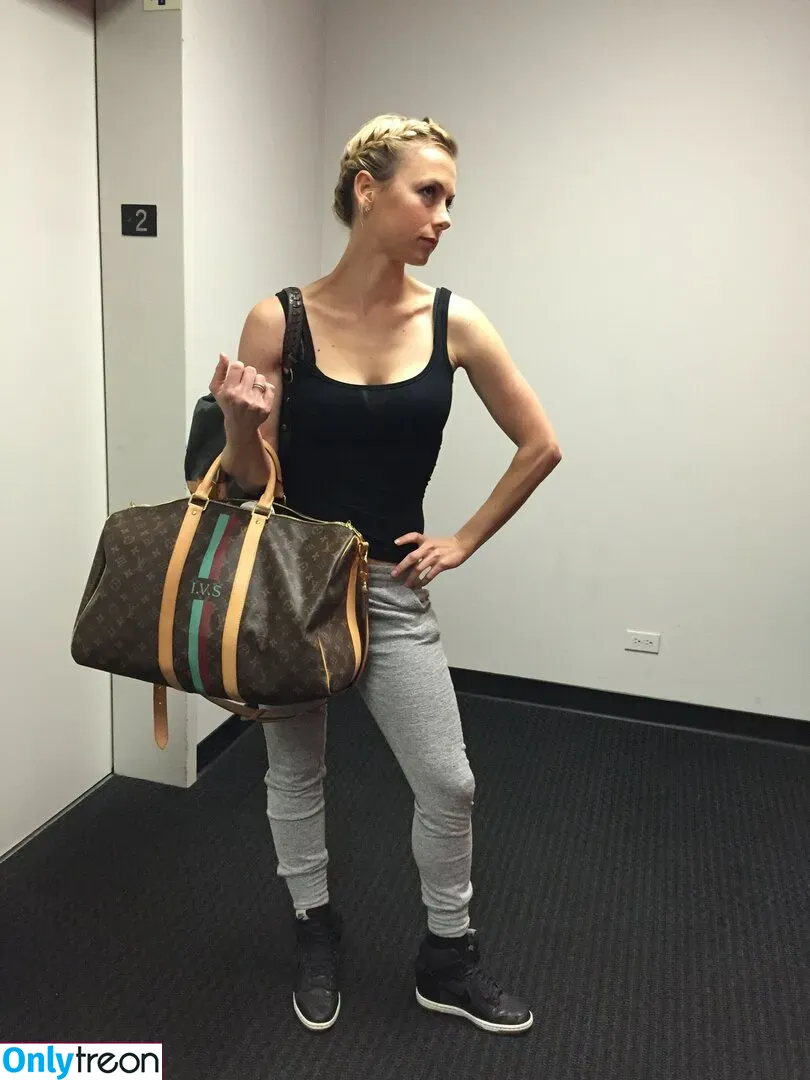 Iliza Shlesinger nude photo #0171 (ilizas)