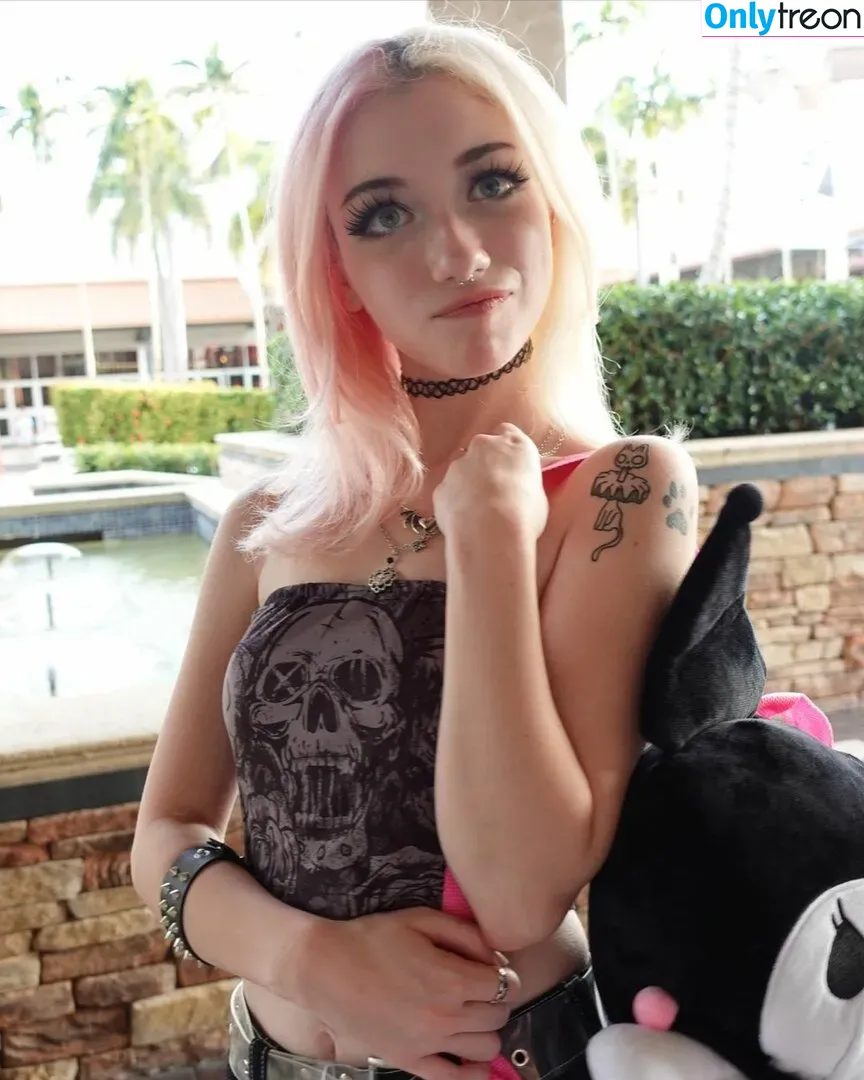 Iluvmeww nude photo #0109 (iluvmey)