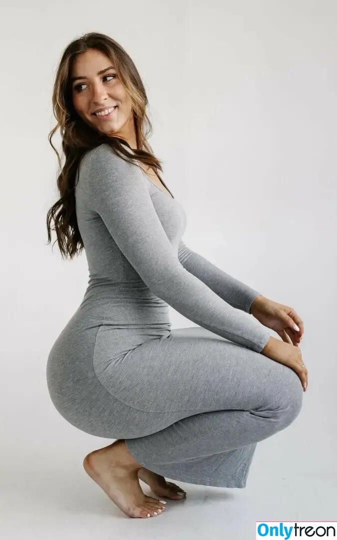 Imannaamara nude photo #0014 (PAWG / anna.amara.23)