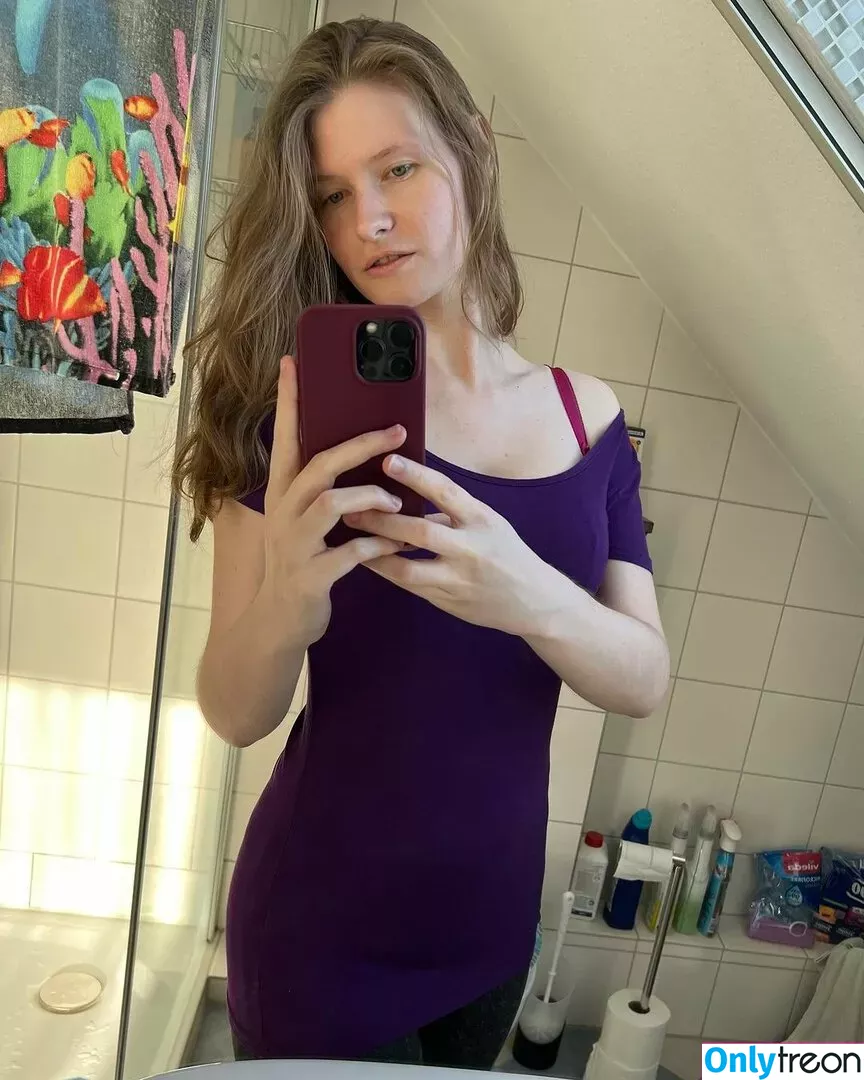 InaSilja nude photo #0001 (InaSilja)