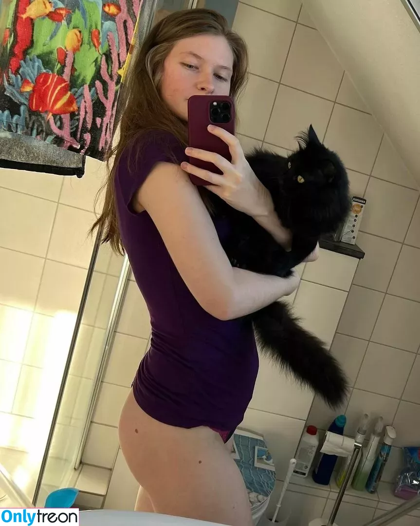 InaSilja nude photo #0003 (InaSilja)