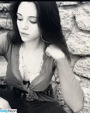 India Eisley / indiaeisley nude photo #0156