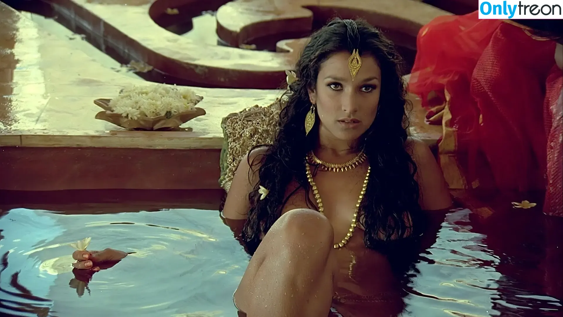 Indira Varma nude photo #0043 (indiravarma)