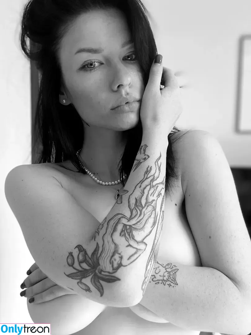 innervus nude photo #1121 (Instagram)