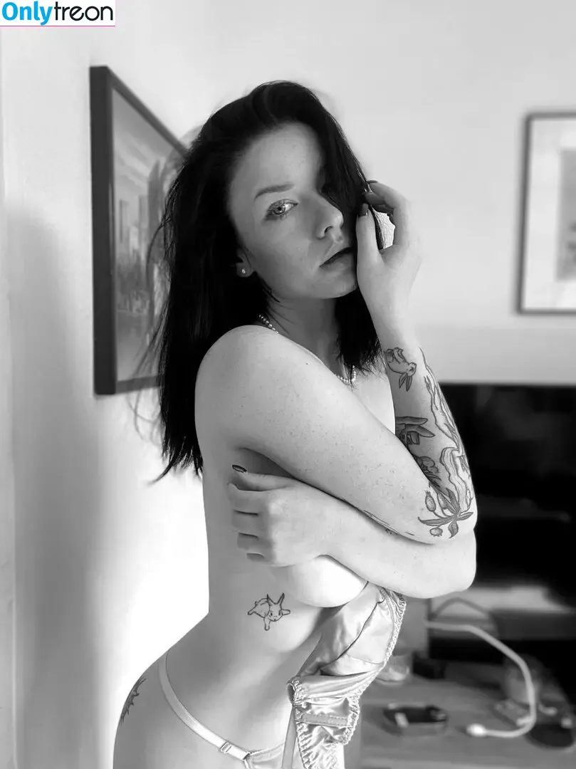 innervus nude photo #1125 (Instagram)