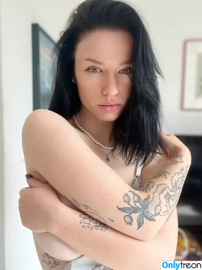 innervus nude photo #1126 (Instagram)