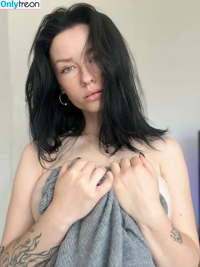 innervus nude photo #1226 (Instagram)
