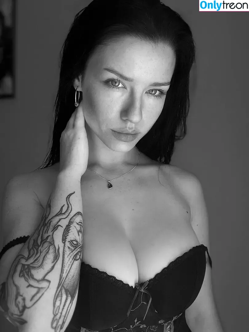 innervus nude photo #1411 (Instagram)