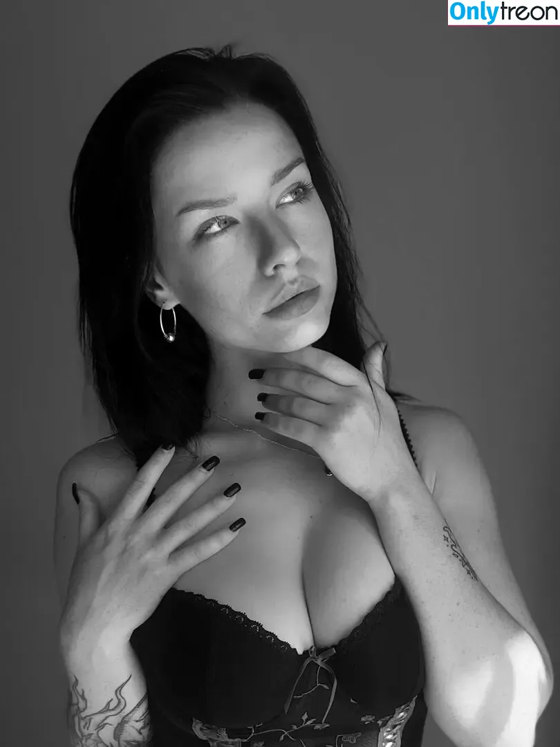 innervus nude photo #1430 (Instagram)