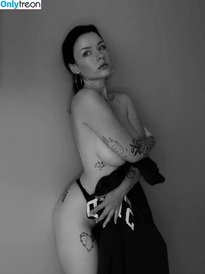 innervus nude photo #1540 (Instagram)