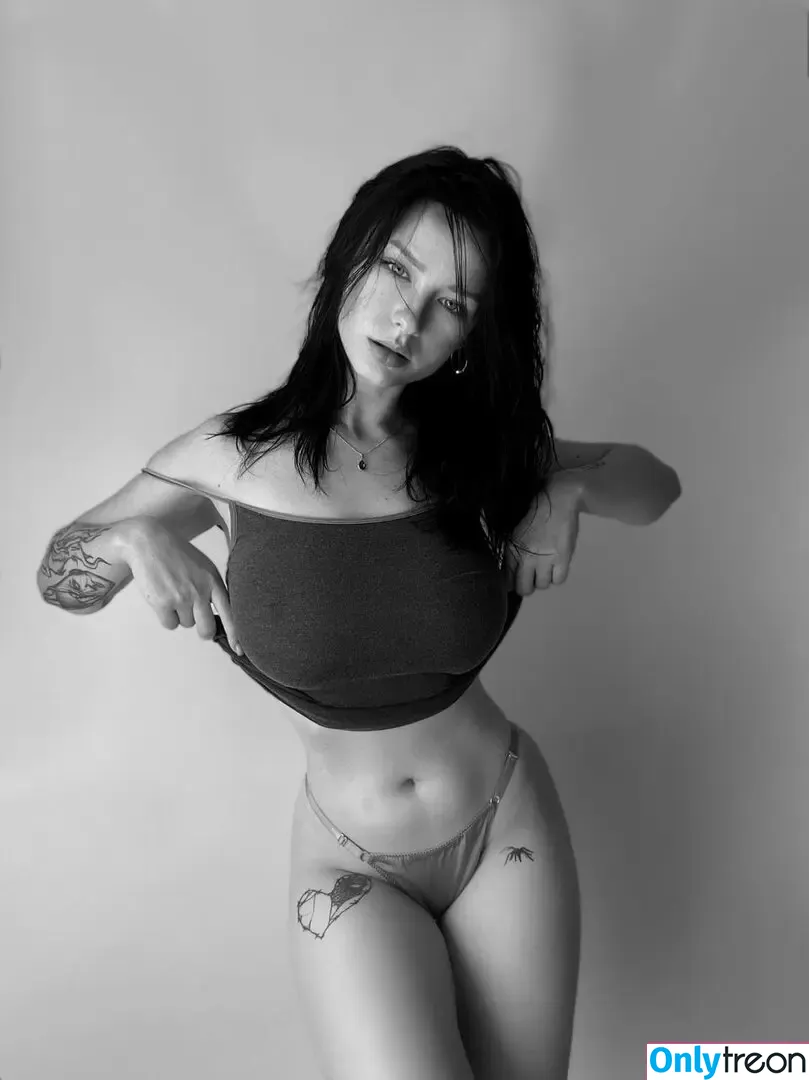 innervus nude photo #1640 (Instagram)