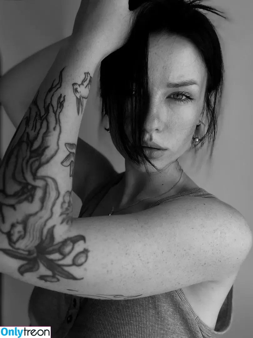 innervus nude photo #1685 (Instagram)