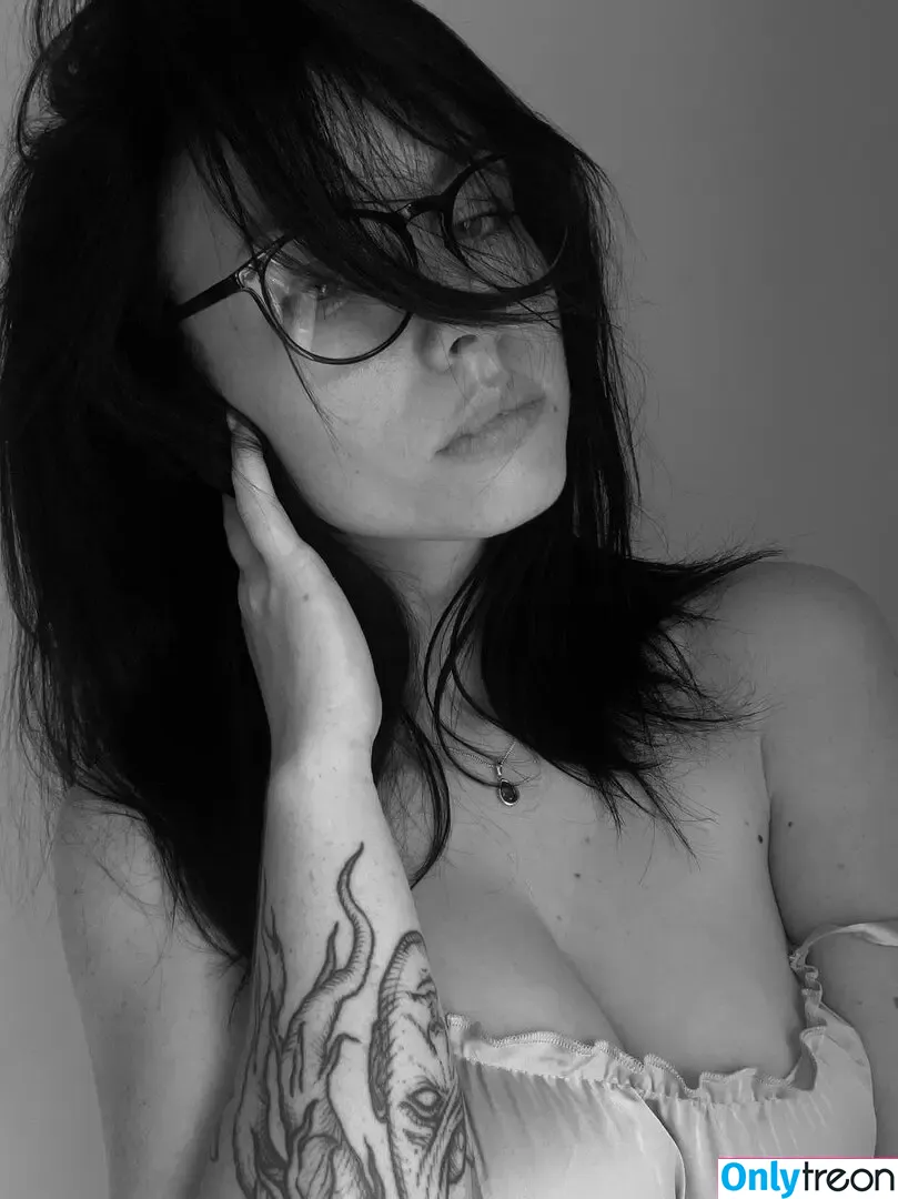 innervus nude photo #1805 (Instagram)