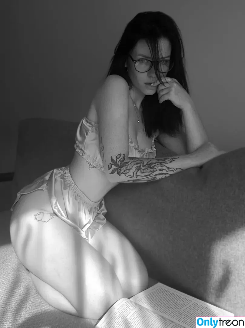 innervus nude photo #1819 (Instagram)