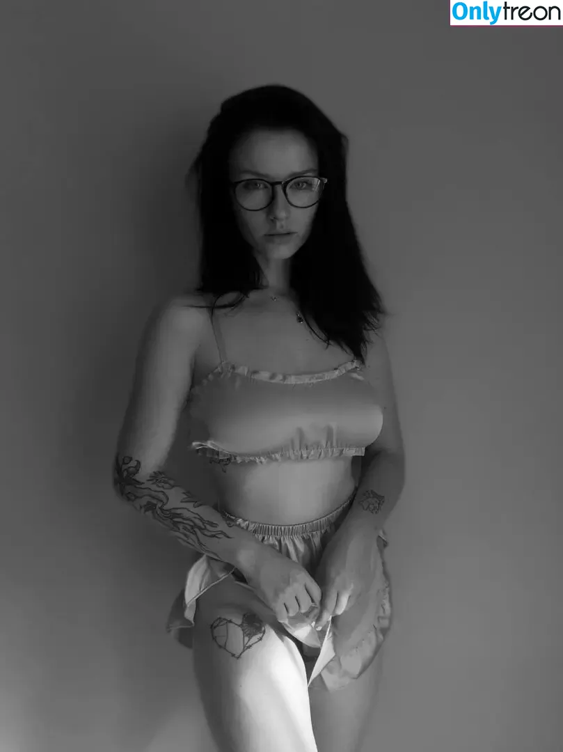innervus nude photo #1835 (Instagram)