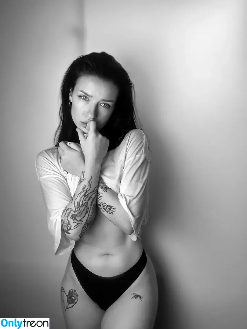 innervus nude photo #2442 (Instagram)