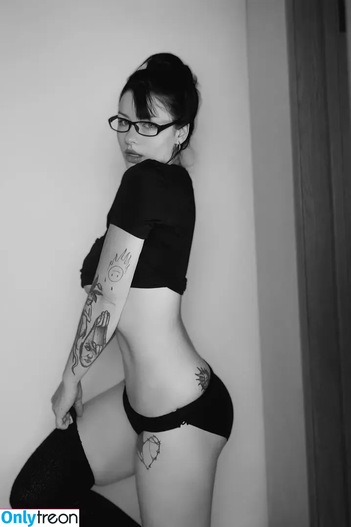 innervus nude photo #3976 (Instagram)