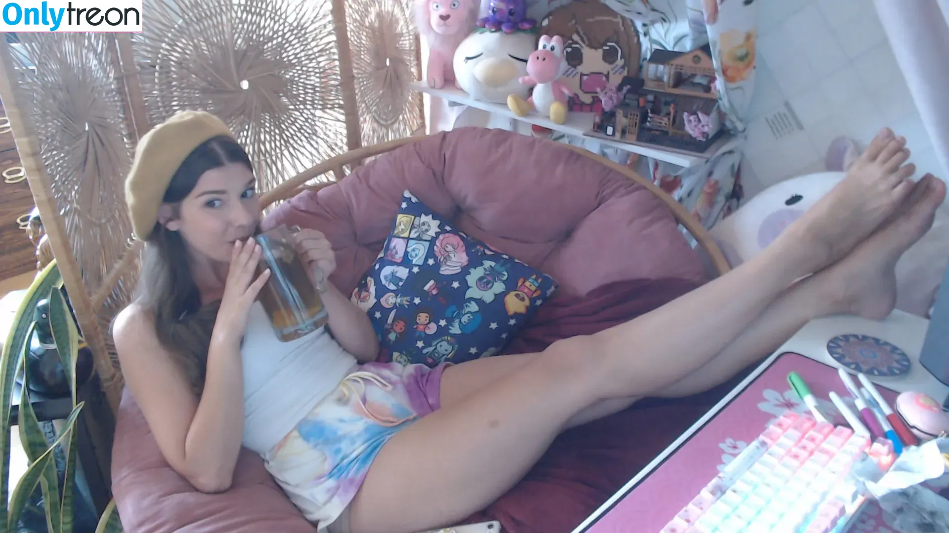 InvaderVie nude photo #0002 (InvaderVie)