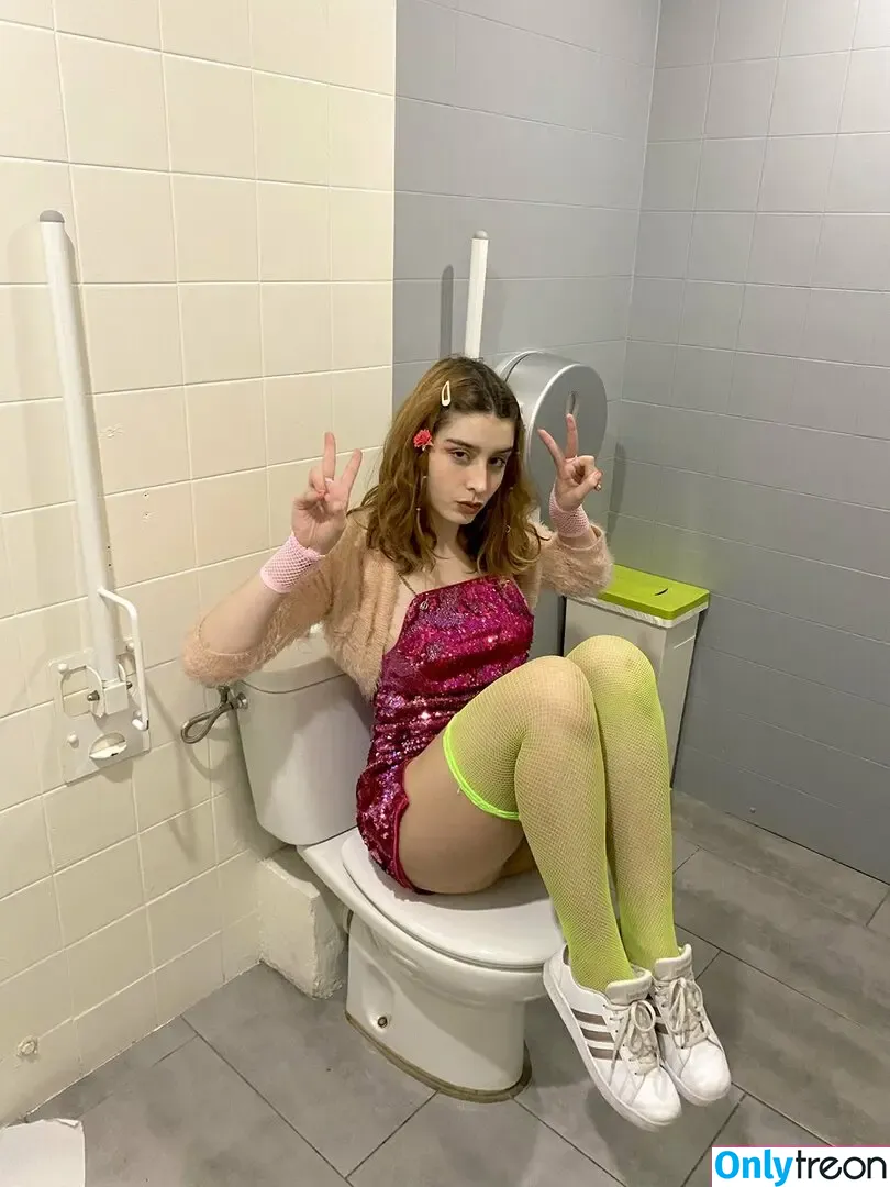Iramalonne nude photo #0002 (Iraidxs / Irasbubble / idanmat)