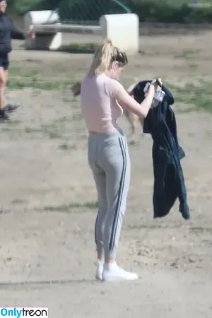 Ireland Baldwin / chloebaldwin... / irelandirelandireland nude photo #0637