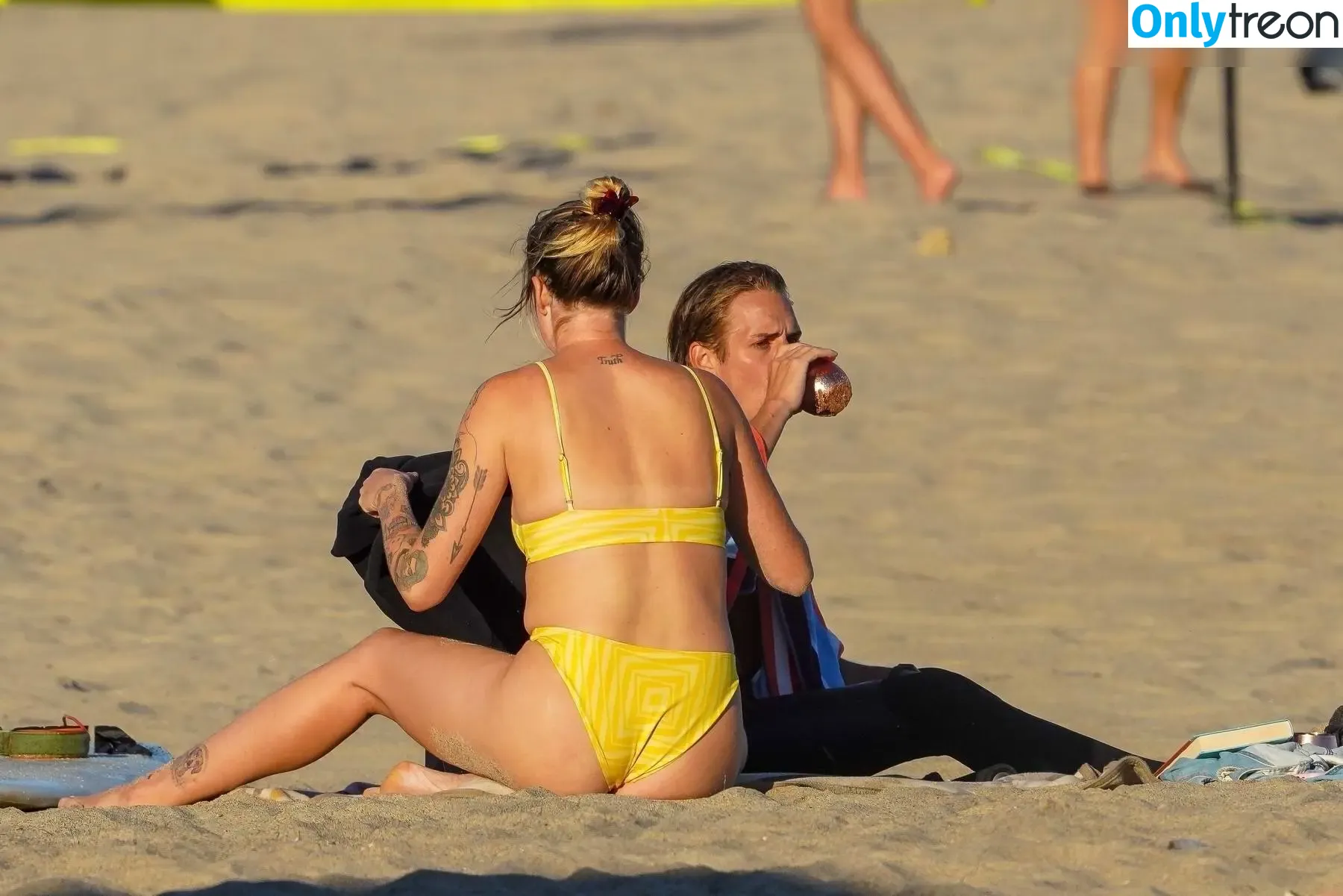 Ireland Baldwin nude photo #0623 (chloebaldwin... / irelandirelandireland)