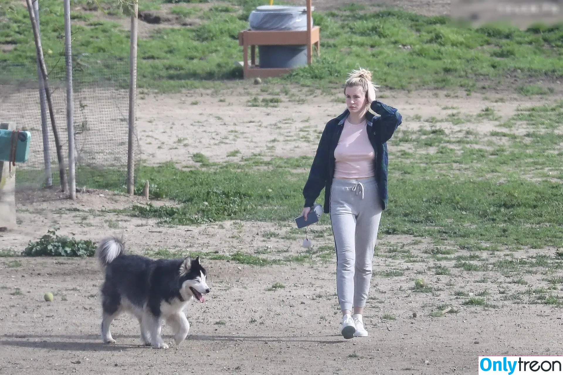 Ireland Baldwin nude photo #0632 (chloebaldwin... / irelandirelandireland)
