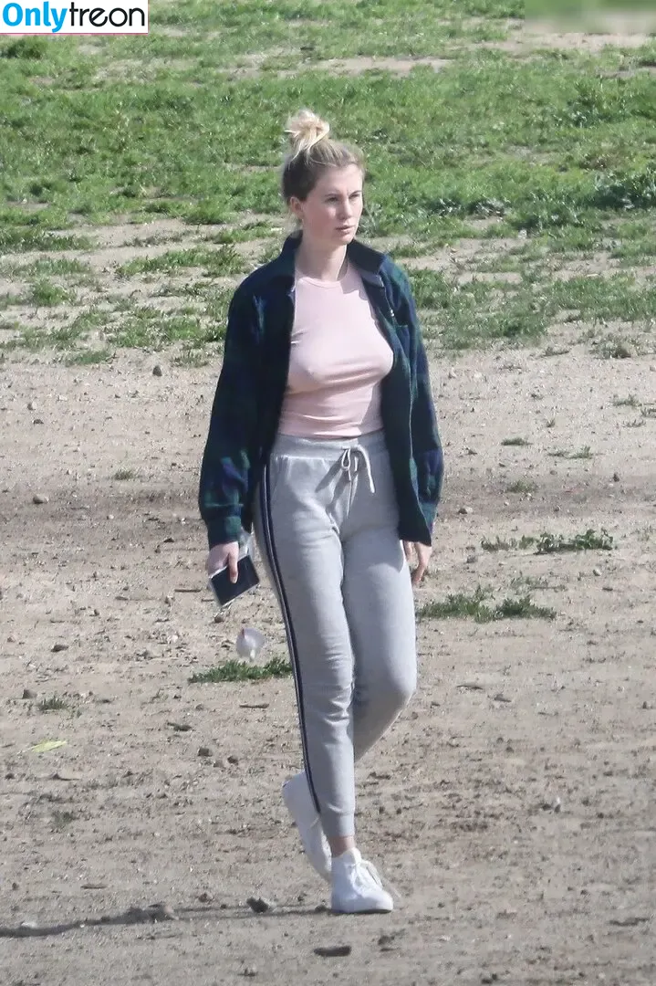 Ireland Baldwin nude photo #0639 (chloebaldwin... / irelandirelandireland)