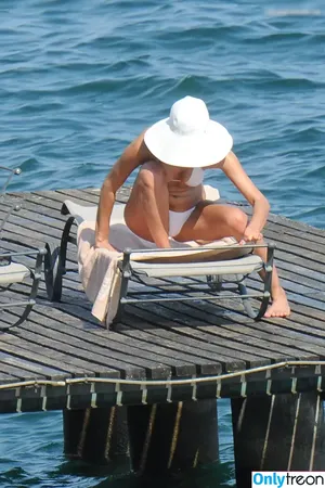 Irina Shayk / irinashayk / theirishayk nude photo #0955