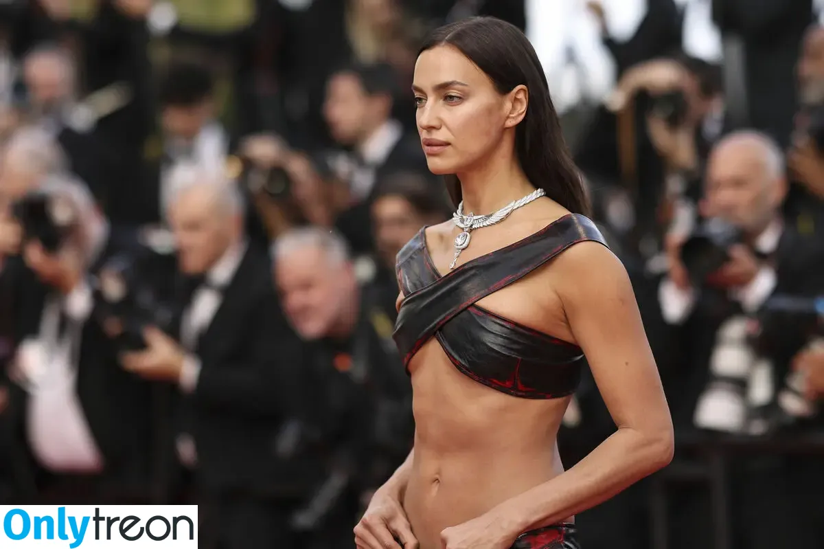 Irina Shayk nude photo #0642 (irinashayk / theirishayk)