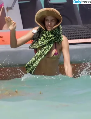 Irina Shayk / irinashayk / theirishayk nude photo #1298