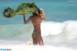 Irina Shayk / irinashayk / theirishayk nude photo #1311