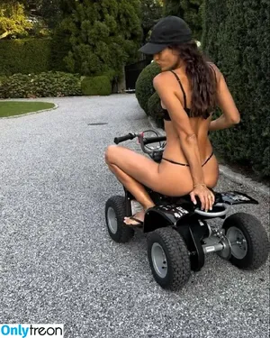 Irina Shayk / irinashayk / theirishayk nude photo #1396