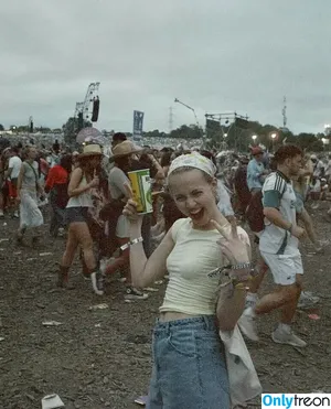 Iris Apatow / irisapatow nude photo #0140