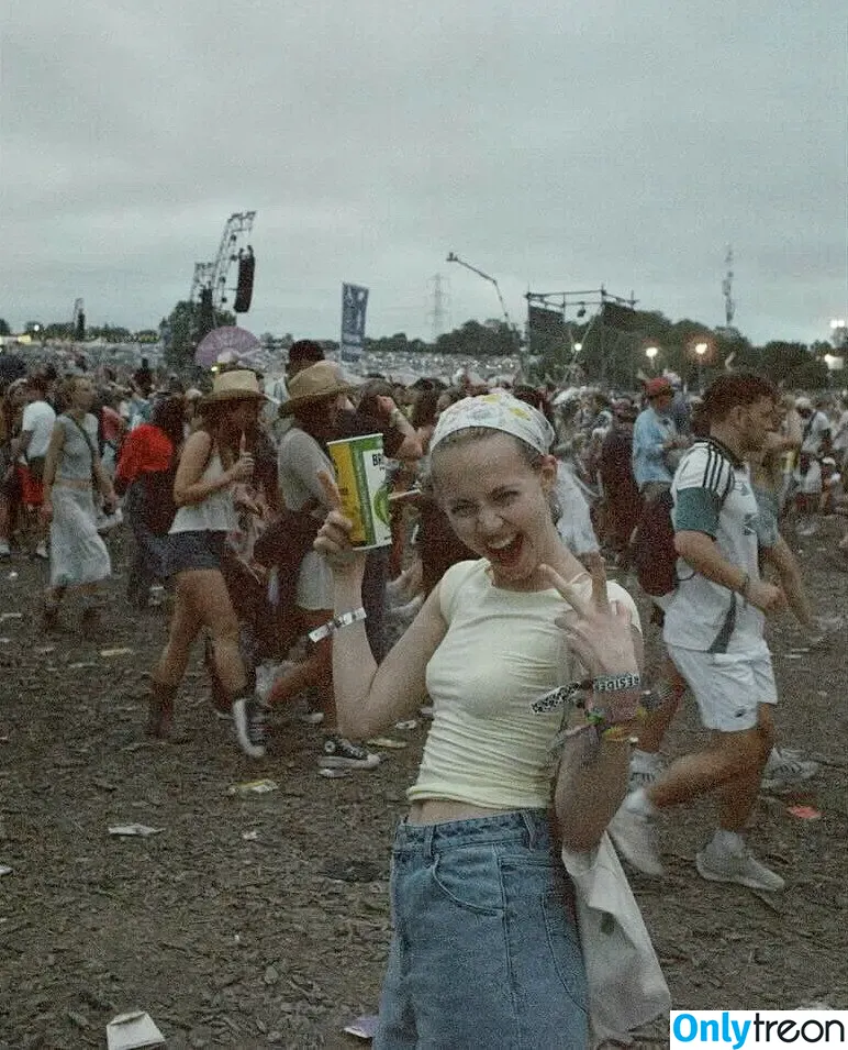 Iris Apatow nude photo #0140 (irisapatow)