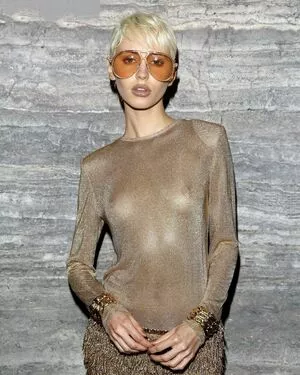 Iris Law / icelandicgirl69 / lirisaw nude photo #0033