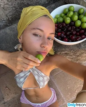 Iris Law / icelandicgirl69 / lirisaw nude photo #0291