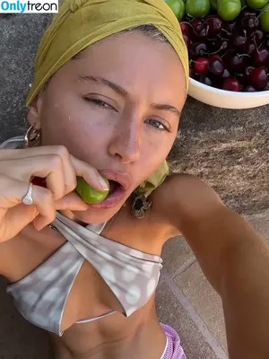 Iris Law / icelandicgirl69 / lirisaw nude photo #0292