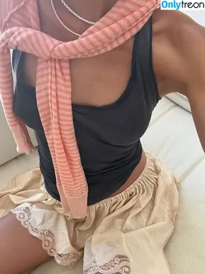 Iris Law / icelandicgirl69 / lirisaw nude photo #0293