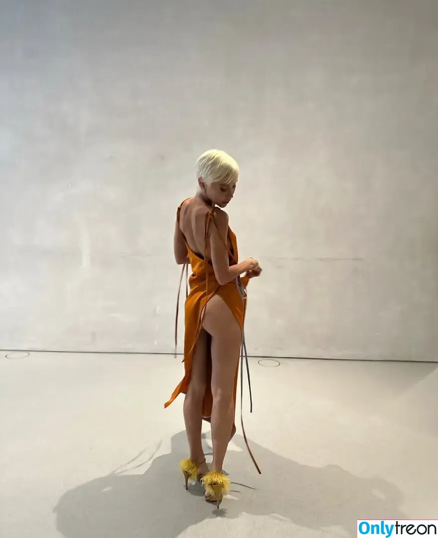 Iris Law nude photo #0299 (icelandicgirl69 / lirisaw)